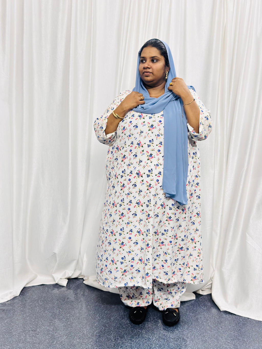 White loos fit Cord Set