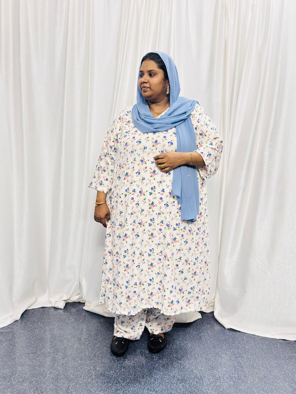 White loos fit Cord Set